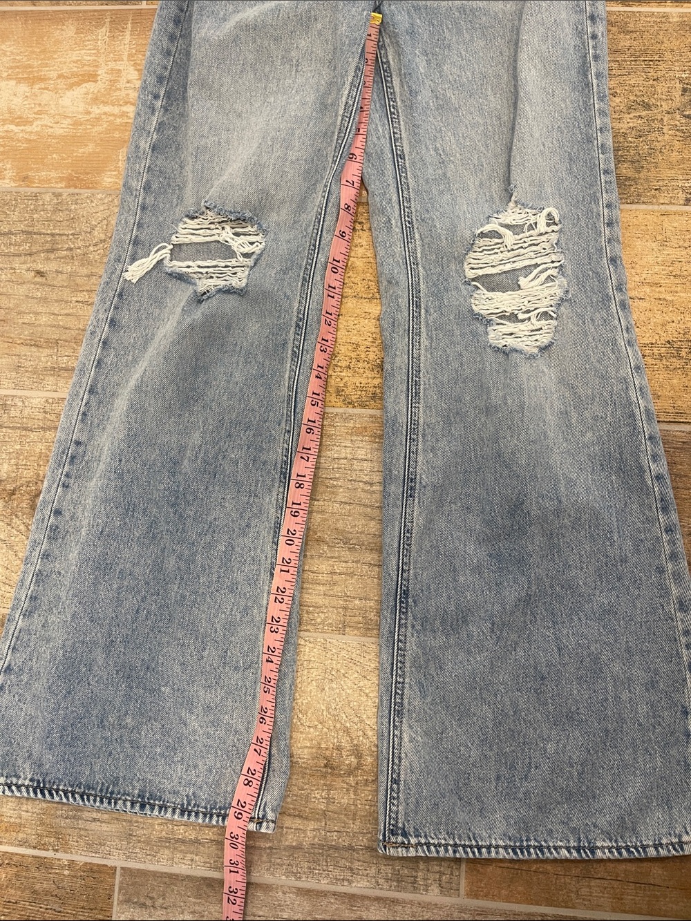 SO Light Wash Distressed Mid Rise Slouchy Flare Jeans Size 3/26 - Picture 5 of 5